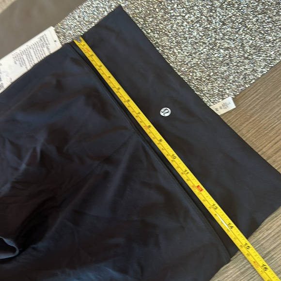 Lululemon Groove Super-High-Rise Split-Hem Flare Pant *Nulu
Black size 10 NWT - Picture 4 of 5